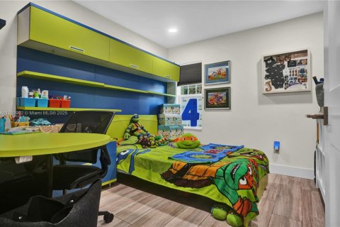 House in Miami, Florida 4 bedrooms, 167.13 sq.m. № 2013179 - photo 15