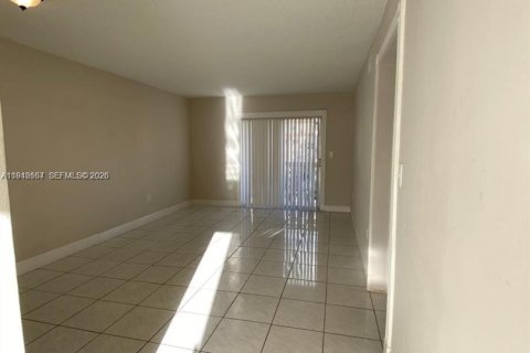 Condo in Miami, Florida, 2 bedrooms  № 2002896 - photo 7