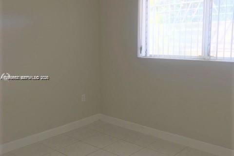 Condo in Miami, Florida, 2 bedrooms  № 2002896 - photo 5