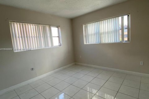 Condo in Miami, Florida, 2 bedrooms  № 2002896 - photo 12