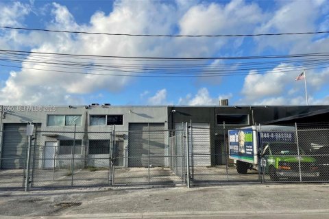 Коммерческая недвижимость в Хайалиа, Флорида № 2011565