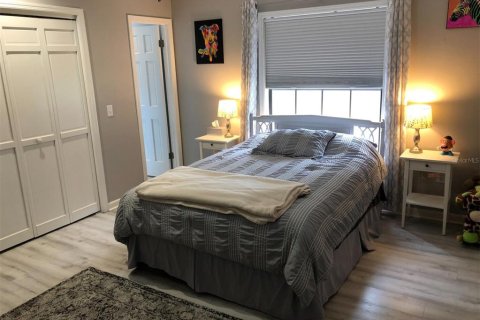 Casa en venta en Brandon, Florida, 4 dormitorios, 255.67 m2 № 1899369 - foto 8