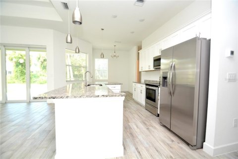 Villa ou maison à louer à North Port, Floride: 3 chambres, 168.43 m2 № 1900739 - photo 4