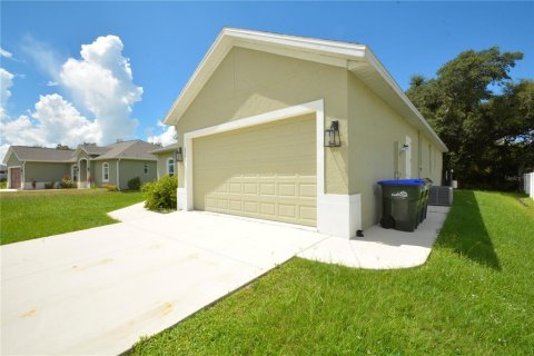 Villa ou maison à louer à North Port, Floride: 3 chambres, 168.43 m2 № 1900739 - photo 18