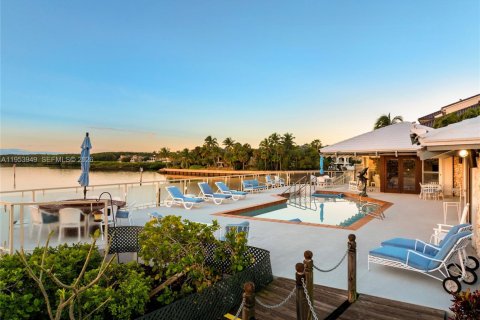 Villa ou maison à vendre à Coral Gables, Floride: 5 chambres, 368.64 m2 № 2154818 - photo 15