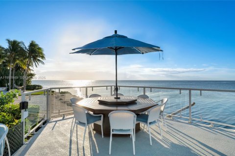 Villa ou maison à vendre à Coral Gables, Floride: 5 chambres, 368.64 m2 № 2154818 - photo 17