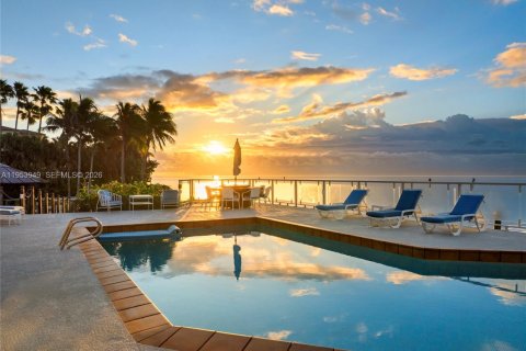 Villa ou maison à vendre à Coral Gables, Floride: 5 chambres, 368.64 m2 № 2154818 - photo 3