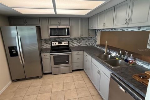 House in Zephyrhills, Florida 2 bedrooms, 106.65 sq.m. № 1894383 - photo 13