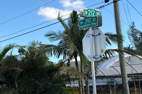 Commercial property in Florida City, Florida № 2046037 - photo 15