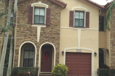 Купить кондоминиум в Дорал, Флорида 3 спальни, 172.24м2, № 1960831 - фото 2