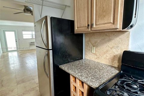 Condominio en alquiler en Miami Beach, Florida, 41.43 m2 № 1993615 - foto 1