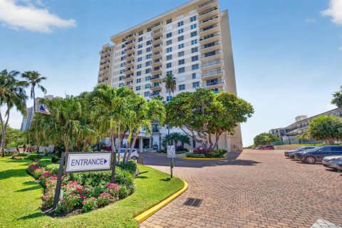 Condominio en venta en Lauderdale-by-the-Sea, Florida, 1 dormitorio, 82.68 m2 № 2179359 - foto 21