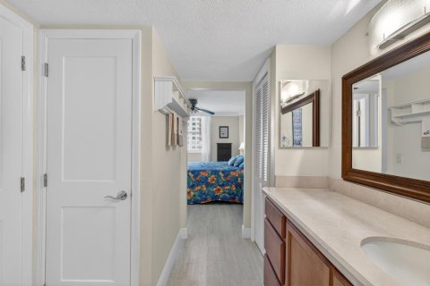 Condominio en venta en Lauderdale-by-the-Sea, Florida, 1 dormitorio, 82.68 m2 № 2179359 - foto 17