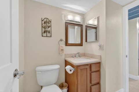 Condominio en venta en Lauderdale-by-the-Sea, Florida, 1 dormitorio, 82.68 m2 № 2179359 - foto 11