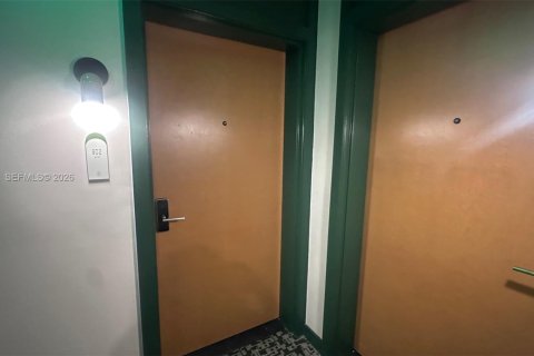 Купить кондоминиум в Майами, Флорида 32.52м2, № 2011479 - фото 5