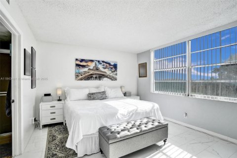 Condo in Margate, Florida, 2 bedrooms  № 1844149 - photo 30