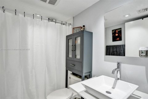 Condo in Margate, Florida, 2 bedrooms  № 1844149 - photo 18