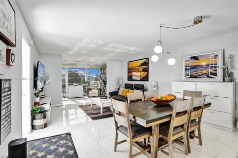Condo in Margate, Florida, 2 bedrooms  № 1844149 - photo 23