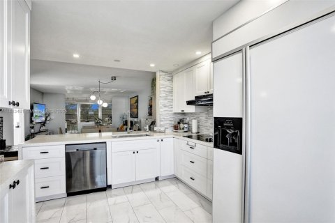 Condo in Margate, Florida, 2 bedrooms  № 1844149 - photo 11