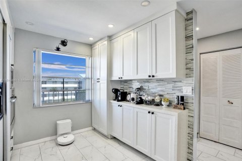 Condo in Margate, Florida, 2 bedrooms  № 1844149 - photo 7