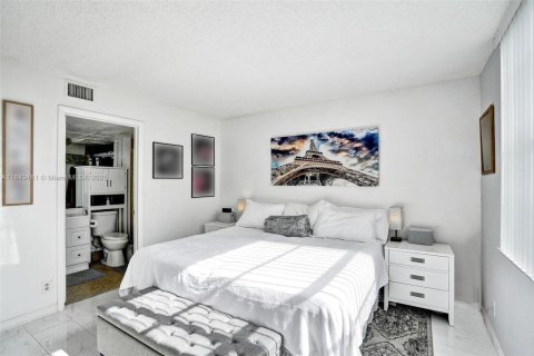 Condo in Margate, Florida, 2 bedrooms  № 1844149 - photo 13