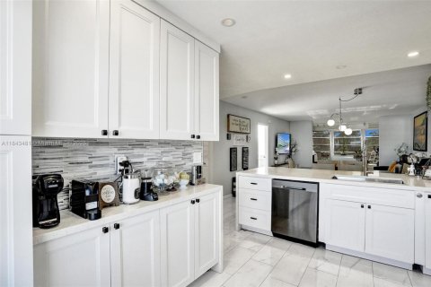 Condo in Margate, Florida, 2 bedrooms  № 1844149 - photo 9