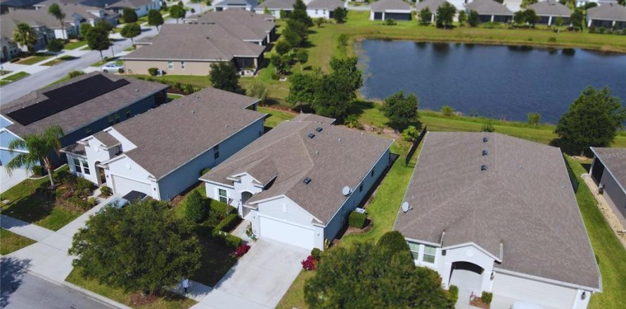 House in Saint Cloud, Florida 3 bedrooms, 155.8 sq.m. № 1757717