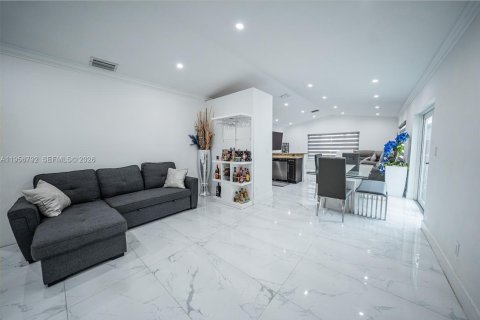 House in Miami, Florida 3 bedrooms, 129.41 sq.m. № 2010670