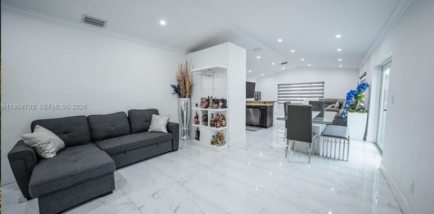 House in Miami, Florida 3 bedrooms, 129.41 sq.m. № 2010670