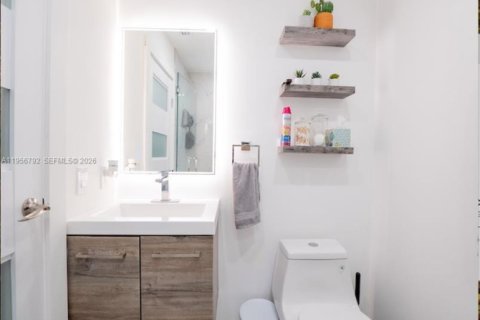 House in Miami, Florida 3 bedrooms, 129.41 sq.m. № 2010670 - photo 13