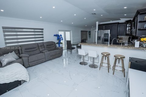 House in Miami, Florida 3 bedrooms, 129.41 sq.m. № 2010670 - photo 8