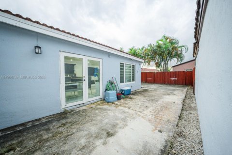 House in Miami, Florida 3 bedrooms, 129.41 sq.m. № 2010670 - photo 23