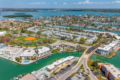 Condominio en venta en Treasure Island, Florida, 1 dormitorio, 62.24 m2 № 2198002 - foto 4