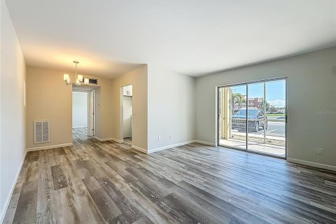 Condominio en venta en Treasure Island, Florida, 1 dormitorio, 62.24 m2 № 2198002 - foto 19