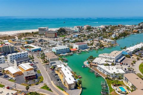 Condominio en Treasure Island, Florida, 1 dormitorio № 2198002