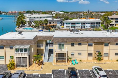 Condominio en venta en Treasure Island, Florida, 1 dormitorio, 62.24 m2 № 2198002 - foto 9
