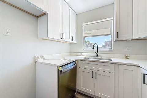Condominio en venta en Treasure Island, Florida, 1 dormitorio, 62.24 m2 № 2198002 - foto 25