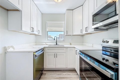 Condominio en venta en Treasure Island, Florida, 1 dormitorio, 62.24 m2 № 2198002 - foto 24