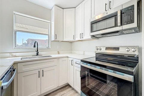 Condominio en venta en Treasure Island, Florida, 1 dormitorio, 62.24 m2 № 2198002 - foto 26