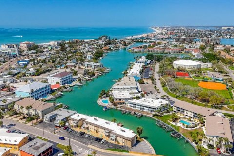 Condominio en venta en Treasure Island, Florida, 1 dormitorio, 62.24 m2 № 2198002 - foto 3