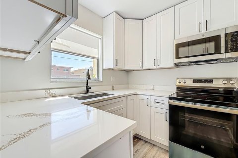 Condominio en venta en Treasure Island, Florida, 1 dormitorio, 62.24 m2 № 2198002 - foto 27
