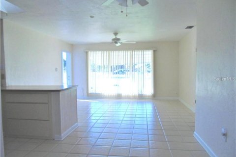 Villa ou maison à vendre à Port Charlotte, Floride: 3 chambres, 192.03 m2 № 2210420 - photo 15