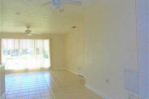 Villa ou maison à vendre à Port Charlotte, Floride: 3 chambres, 192.03 m2 № 2210420 - photo 20