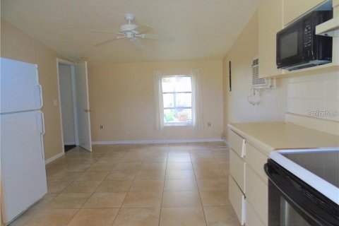 Villa ou maison à vendre à Port Charlotte, Floride: 3 chambres, 192.03 m2 № 2210420 - photo 29