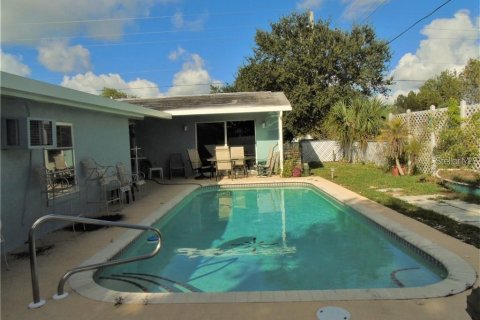 Villa ou maison à vendre à Port Charlotte, Floride: 3 chambres, 192.03 m2 № 2210420 - photo 2