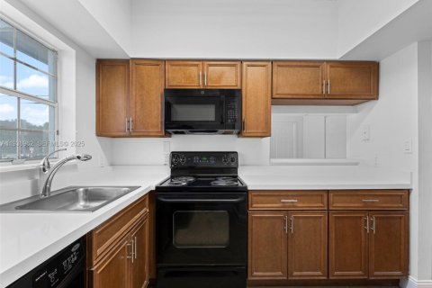 Condo in Deerfield Beach, Florida, 2 bedrooms  № 1994821 - photo 12