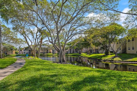 Condo in Deerfield Beach, Florida, 2 bedrooms  № 1994821 - photo 29