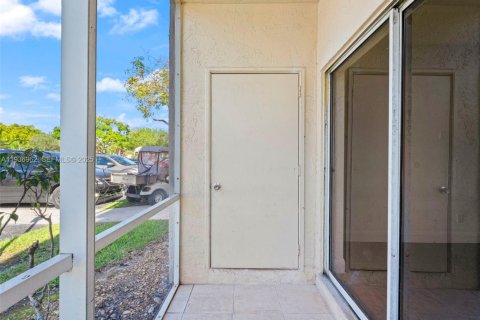 Condo in Deerfield Beach, Florida, 2 bedrooms  № 1994821 - photo 25