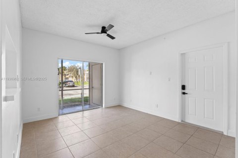 Condo in Deerfield Beach, Florida, 2 bedrooms  № 1994821 - photo 8
