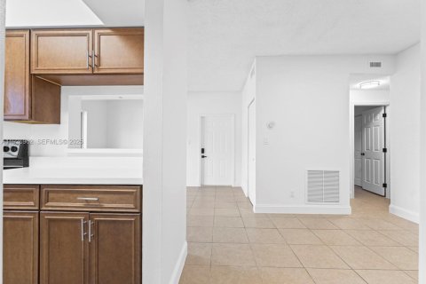 Condo in Deerfield Beach, Florida, 2 bedrooms  № 1994821 - photo 18